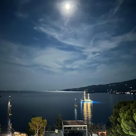 Villa Yolanda 2 - Luxury Stylish Studio Dora, Sea View Poros Town Zewnętrze zdjęcie